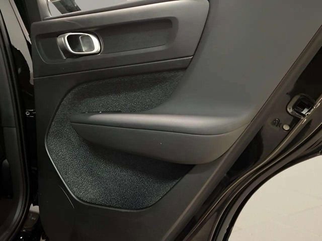 Used 2025 Volvo XC40 B5 Plus image 71
