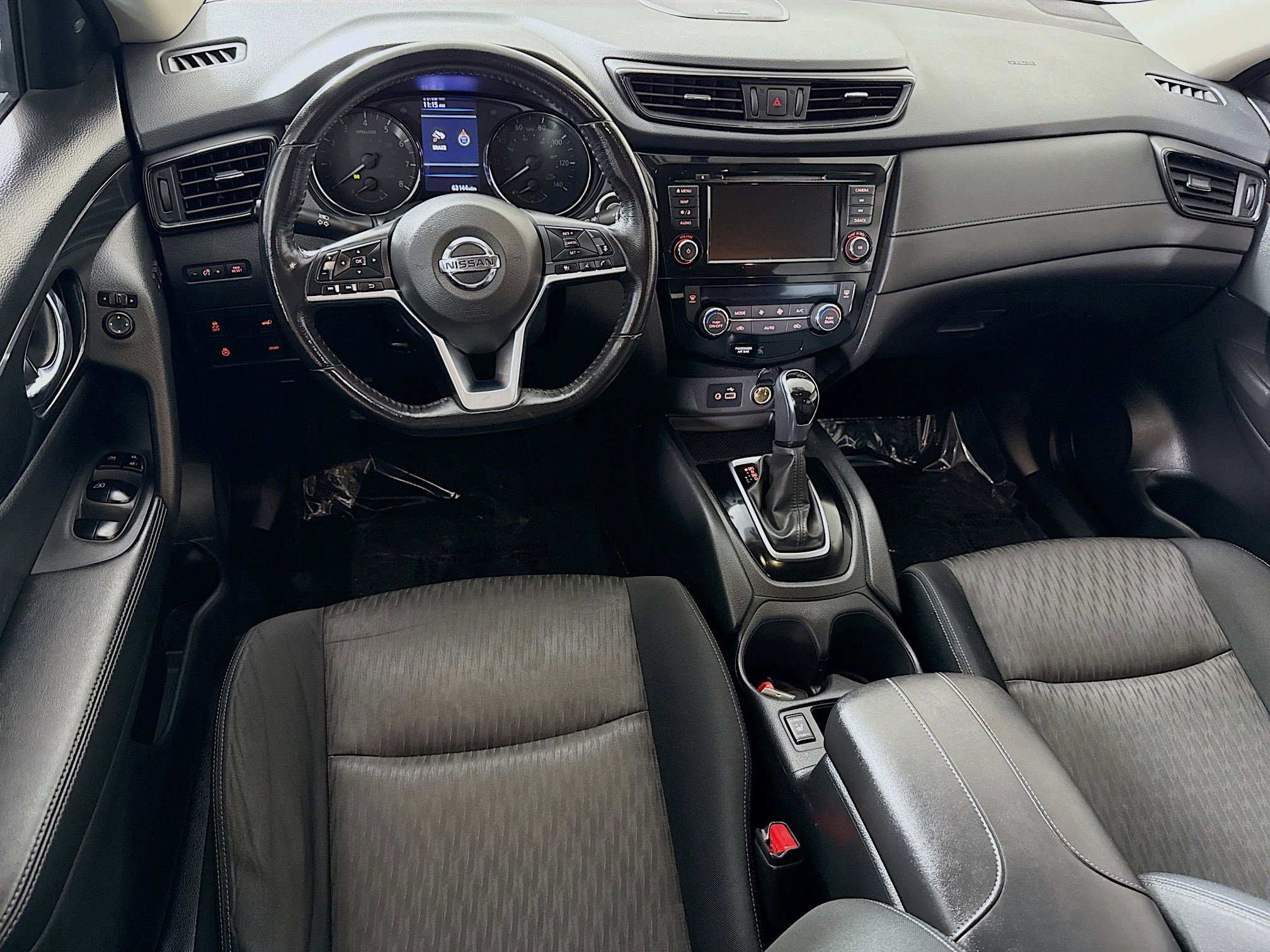 Used 2018 Nissan Rogue SV w/ Sun & Sound Touring Package image 17