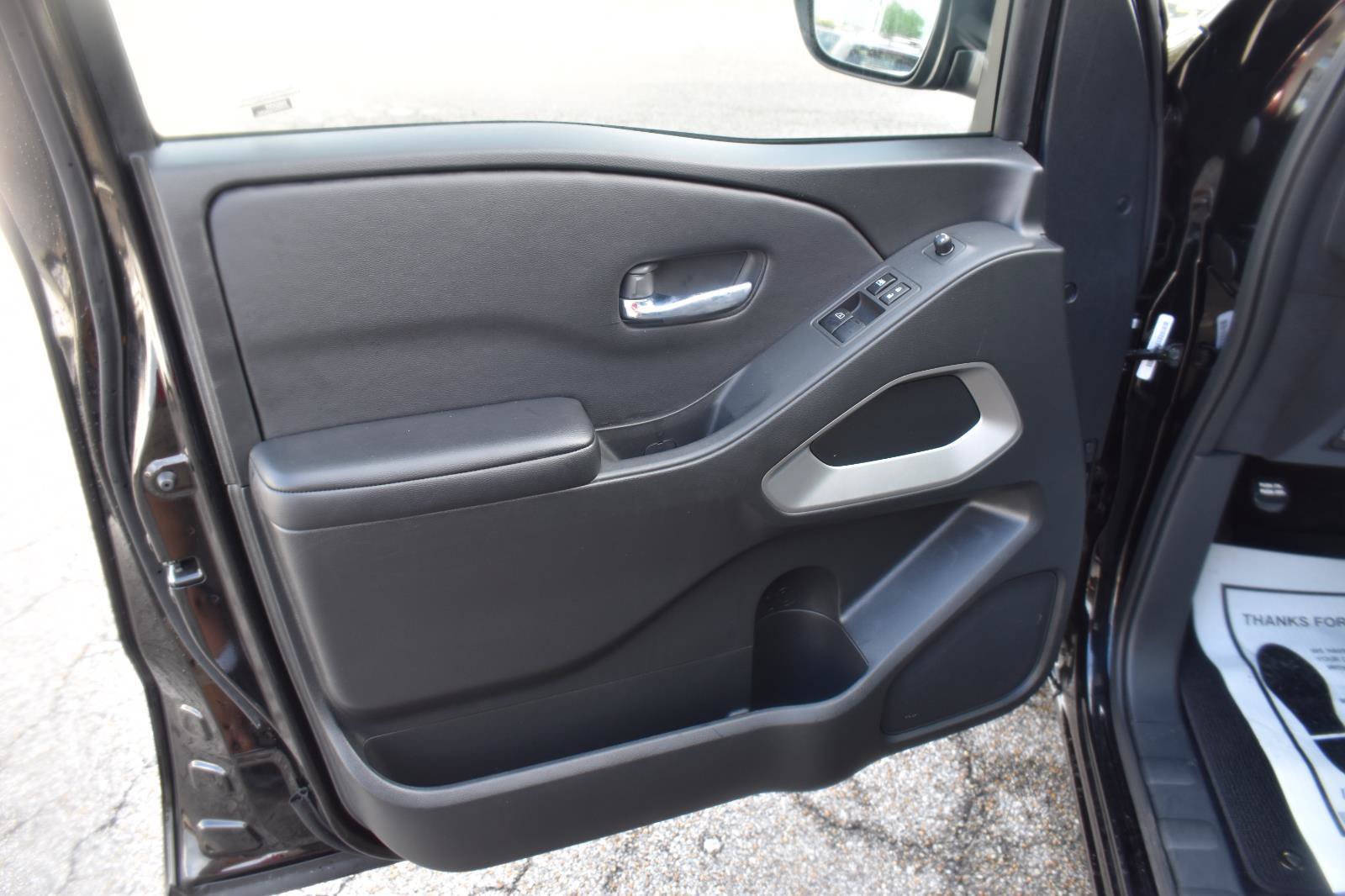 Certified 2025 Nissan Frontier SV RWD image 24