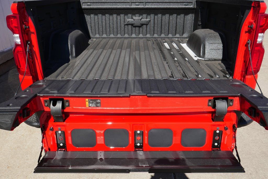 New 2026 Chevrolet Silverado 1500 ZR2 w/ Dark Appearance Package image 31