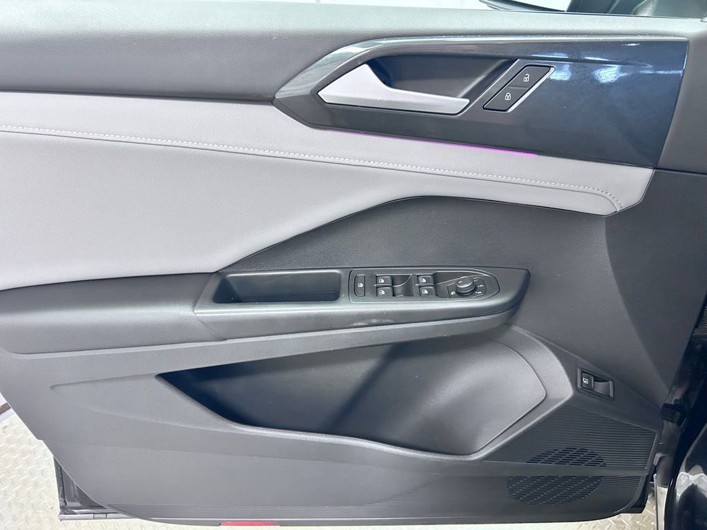 Used 2022 Volkswagen Taos SEL image 4