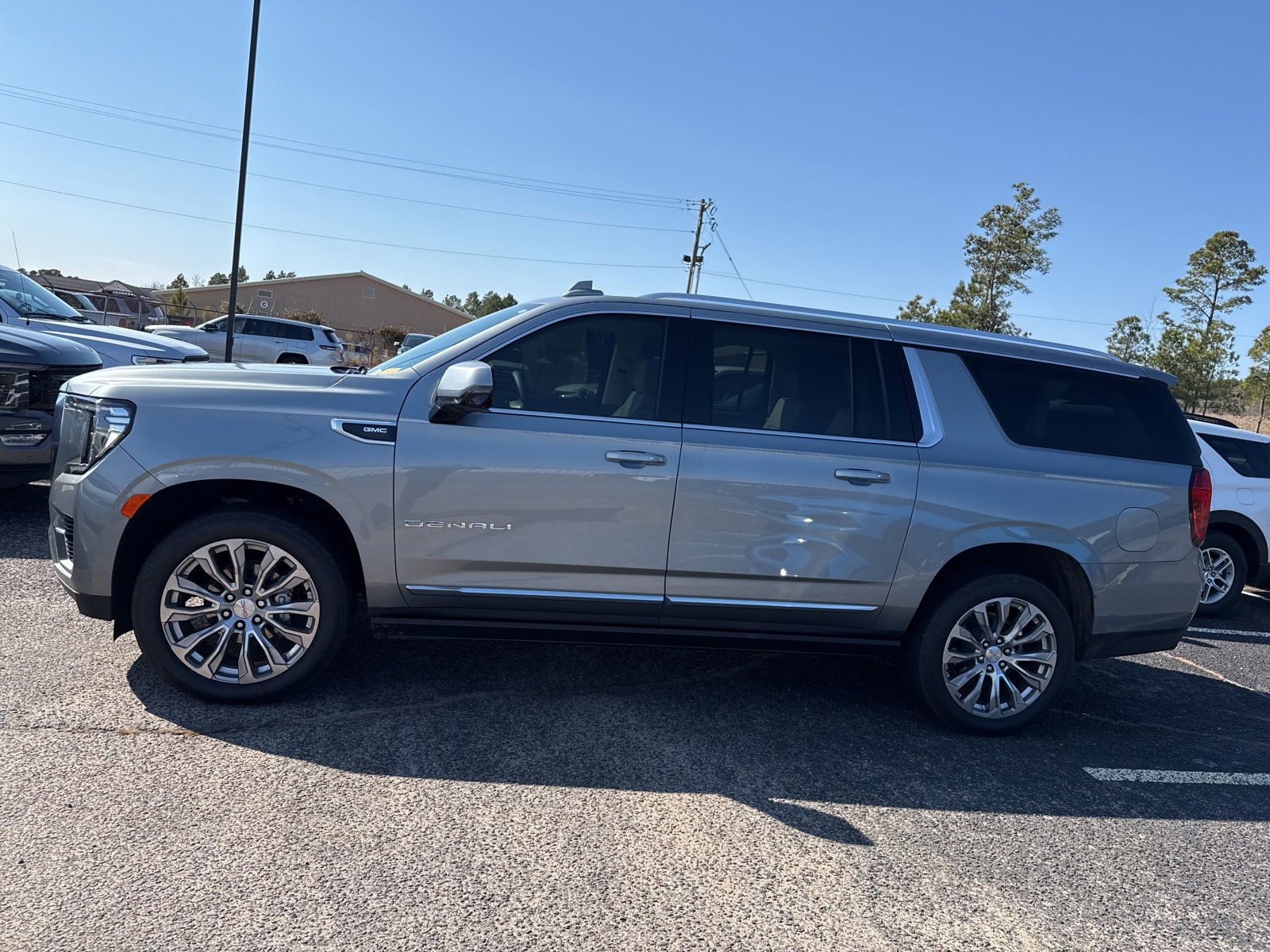 Used 2024 GMC Yukon XL Denali w/ Max Trailering Package image 4