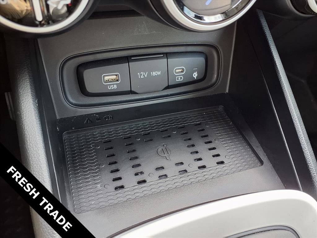 Used 2024 Hyundai Venue Limited image 12