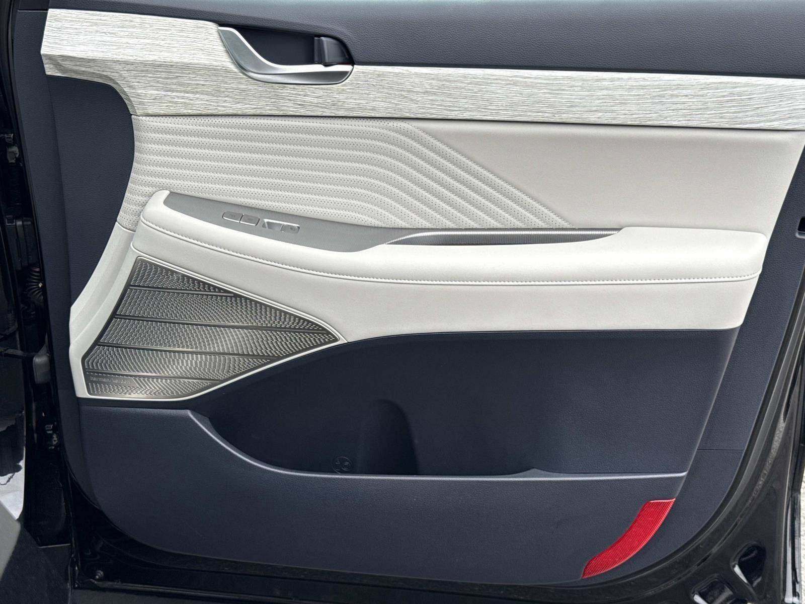 Used 2025 Hyundai Palisade Calligraphy image 19