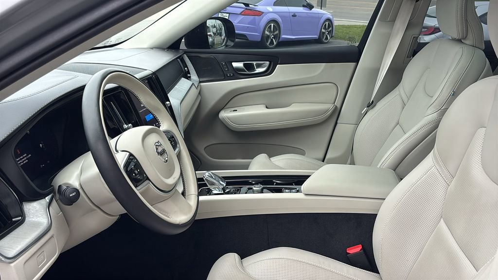 Certified 2025 Volvo XC60 B5 Ultra w/ Protection Package Premier image 25