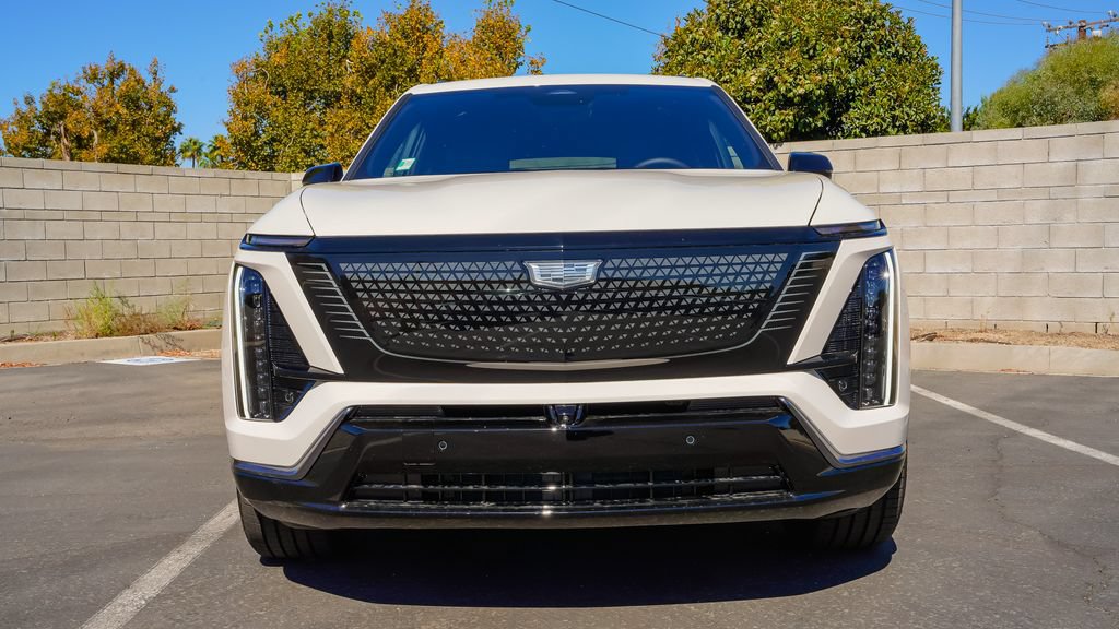 New 2027 Cadillac Vistiq Luxury w/ LPO, Floor Liner Package AWD/4WD image 4