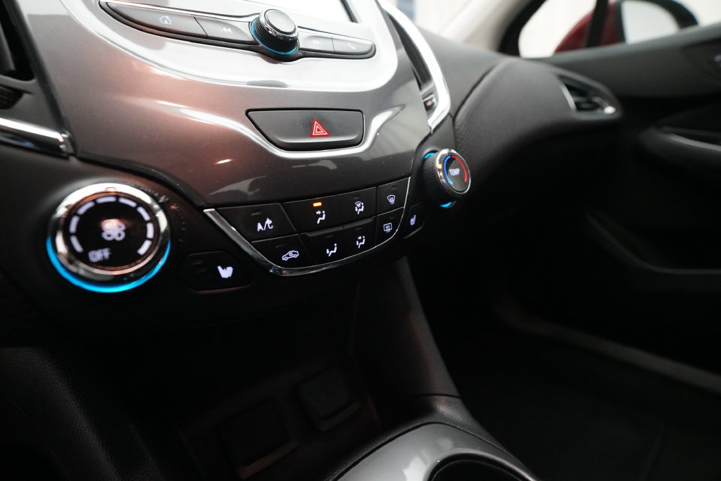 Used 2018 Chevrolet Cruze LT w/ Convenience Package FWD image 20