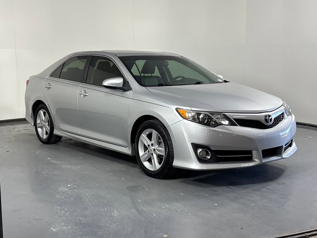 Used 2012 Toyota Camry SE w/ Leather Pkg image 3