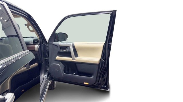 Used 2015 Toyota 4Runner Limited image 9