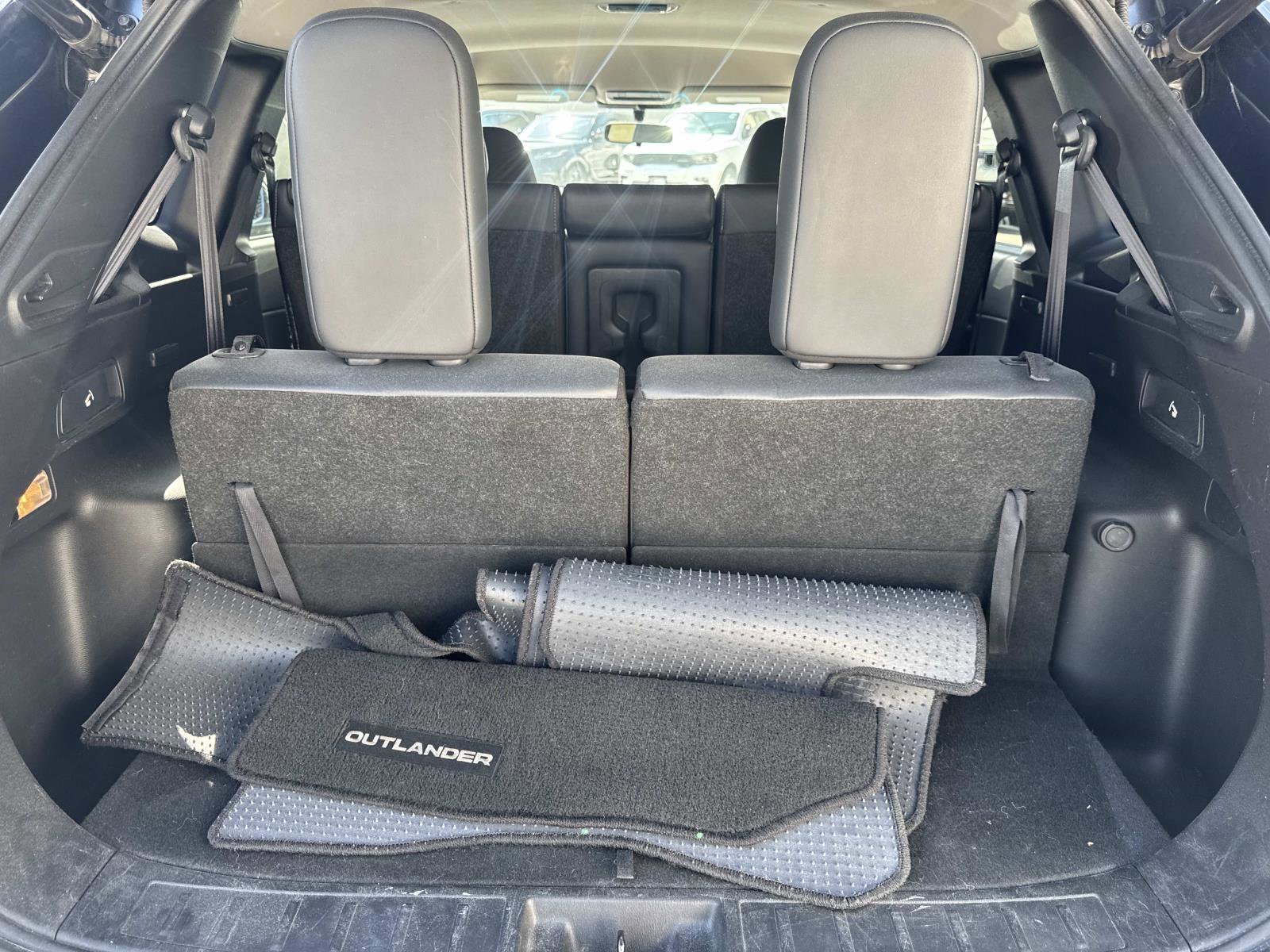 Used 2024 Mitsubishi Outlander AWD image 5
