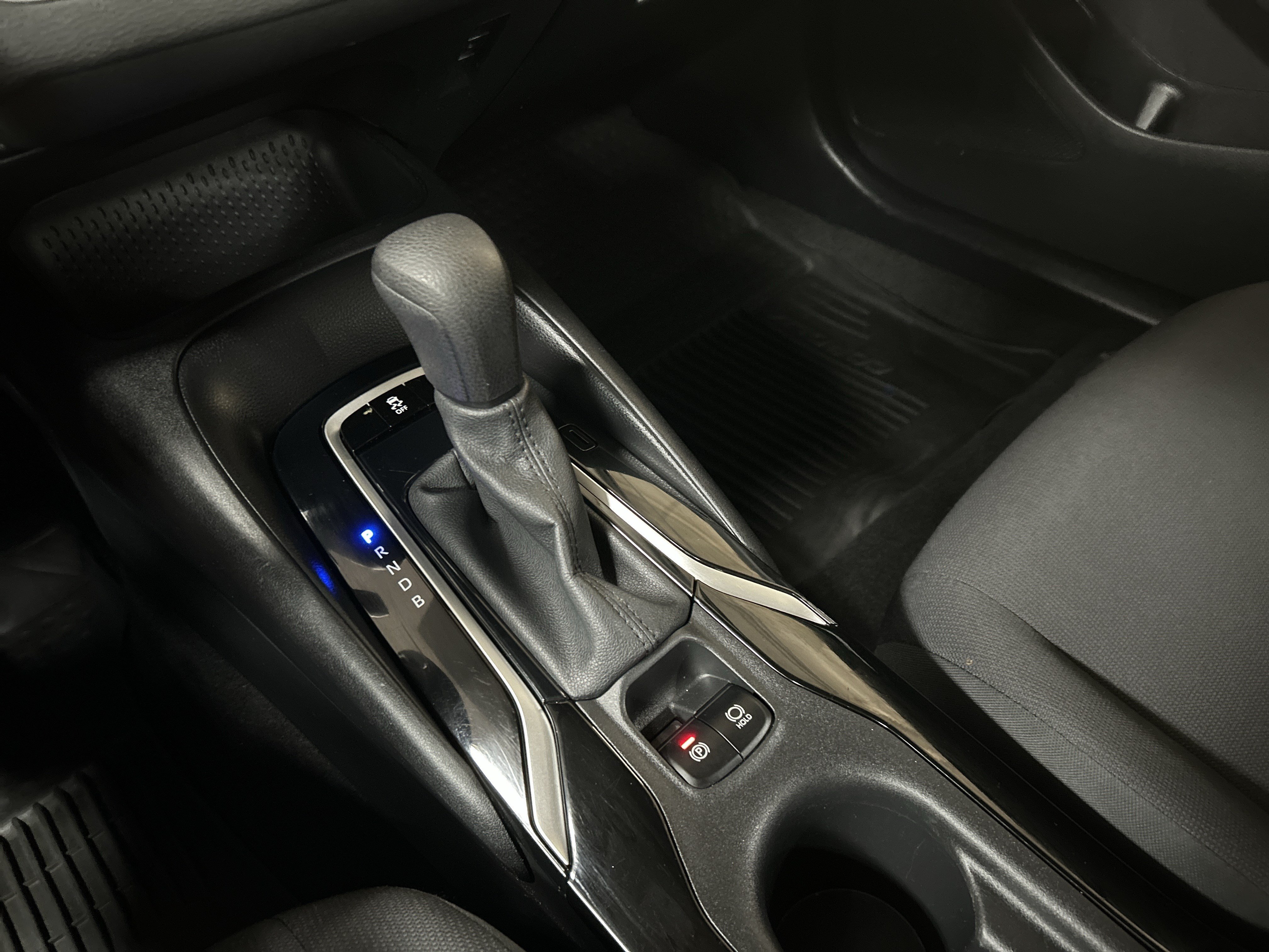 Used 2020 Toyota Corolla LE FWD image 25