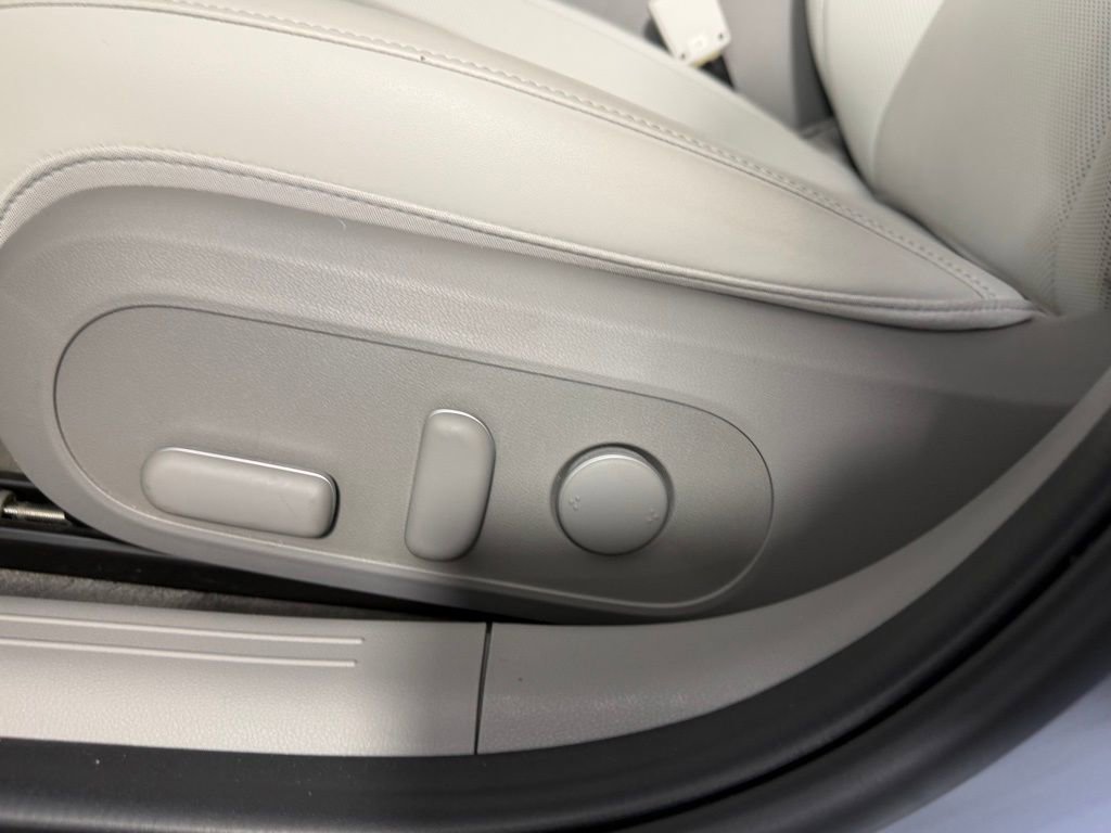 Used 2025 Hyundai Ioniq 6 SEL image 26