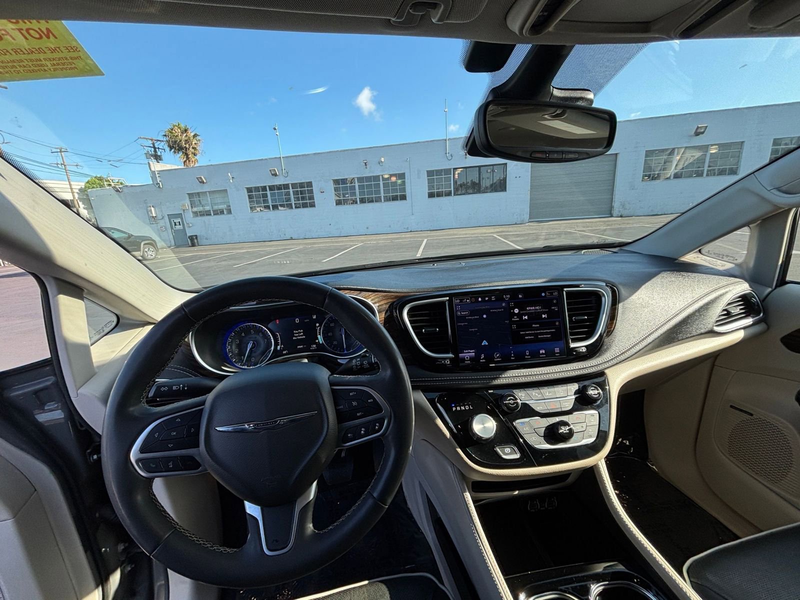 Used 2022 Chrysler Pacifica Limited FWD image 36