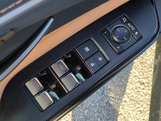 Used 2025 Lexus ES 300h w/ Premium Package FWD image 26
