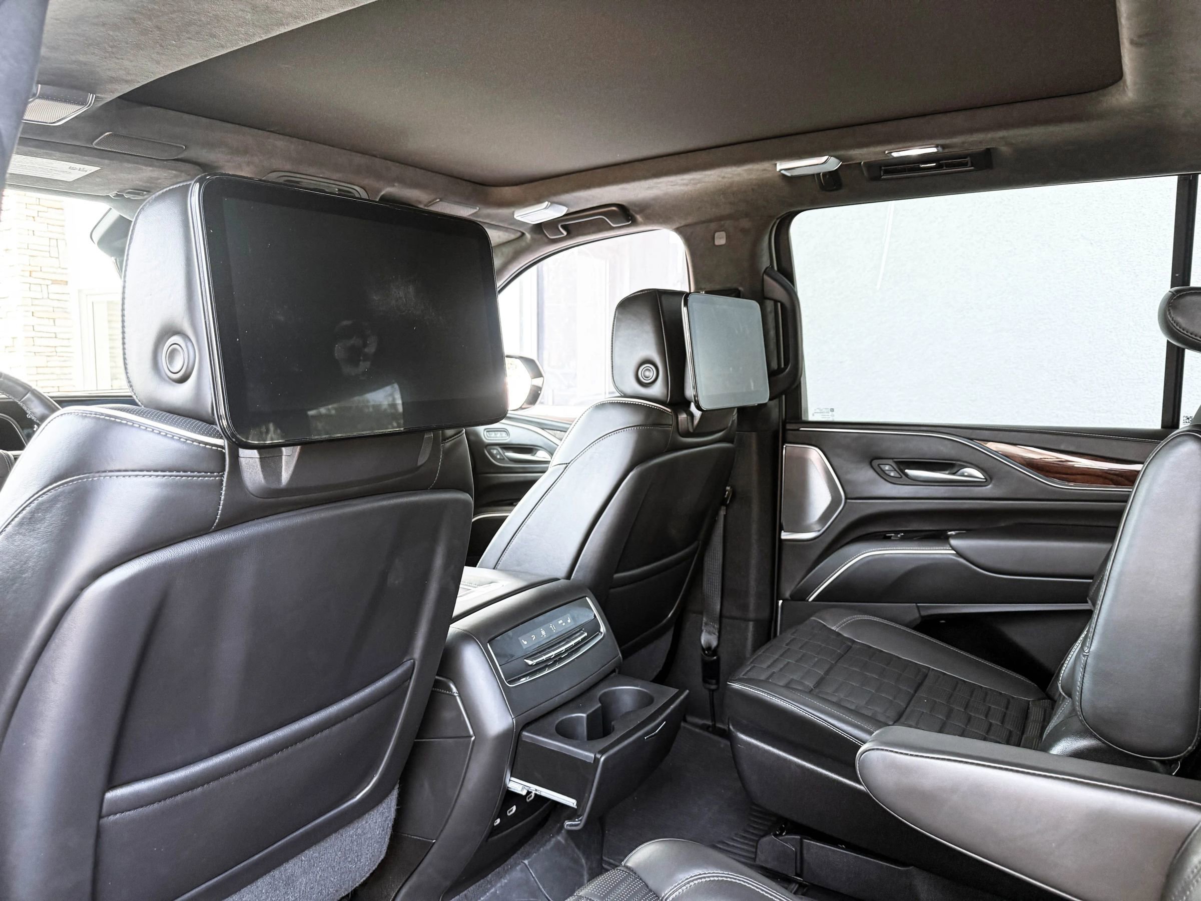 Used 2022 Cadillac Escalade ESV Sport Platinum w/ Heavy-Duty Trailer Package AWD/4WD image 26