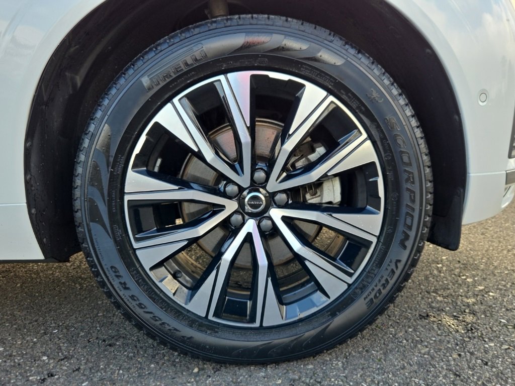 Certified 2023 Volvo XC60 B5 Plus image 10