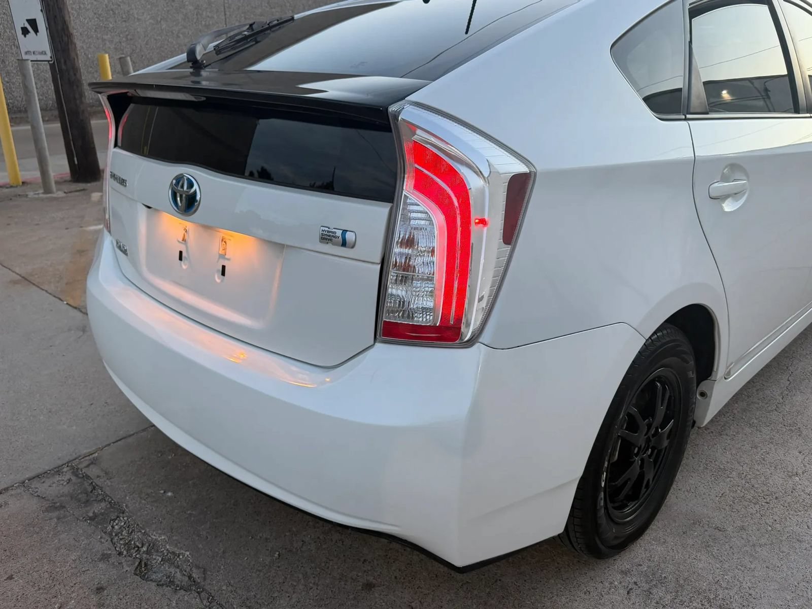 Used 2012 Toyota Prius Four w/ Deluxe Solar Roof Pkg FWD image 9