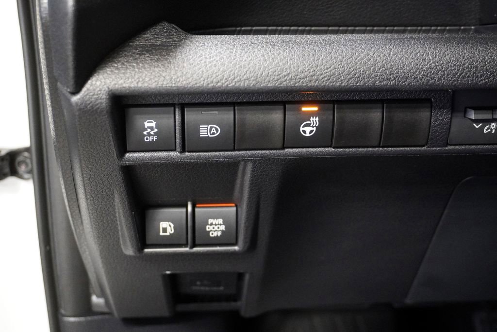 Used 2025 Toyota Sienna XSE image 29