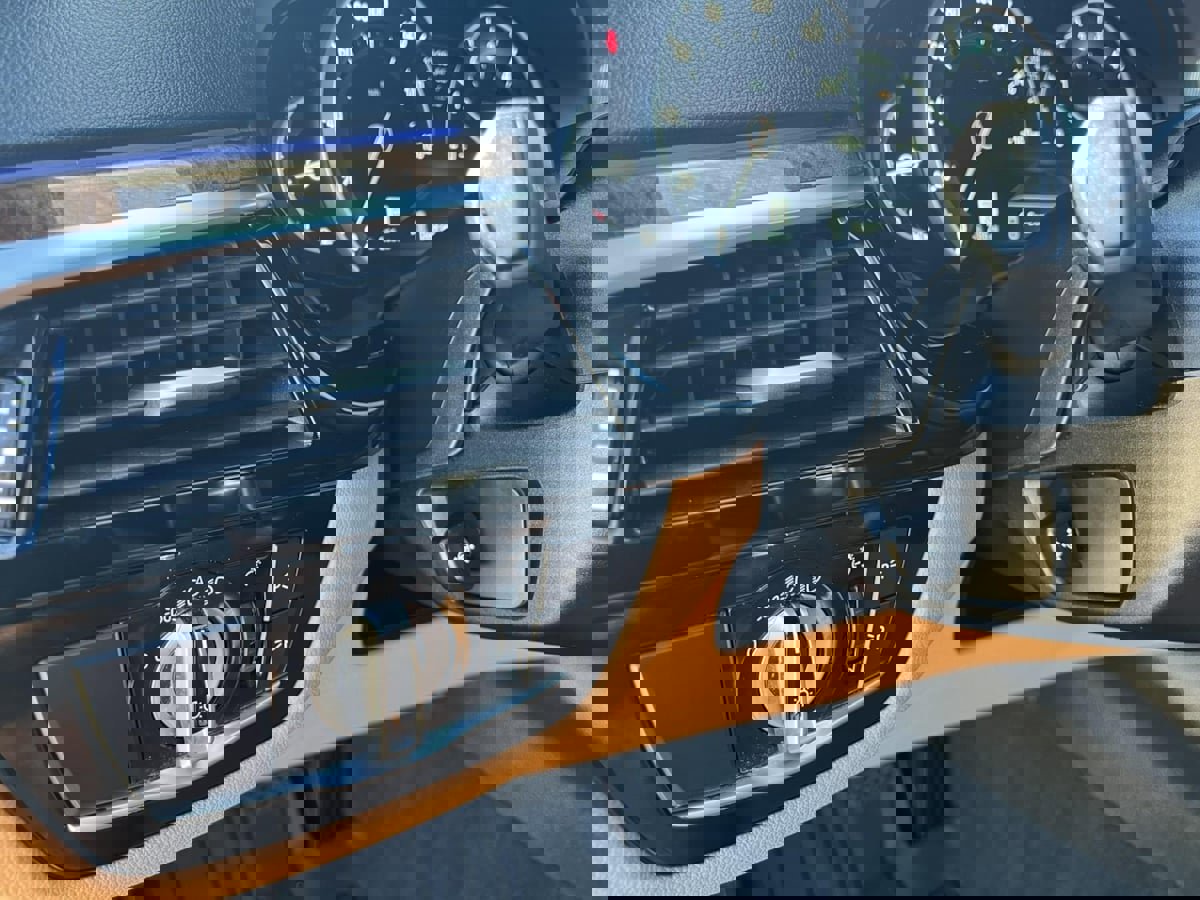 Used 2019 BMW 530i xDrive w/ Premium Package AWD/4WD image 18