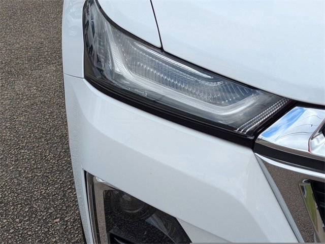 Used 2023 Chevrolet Traverse LT image 16