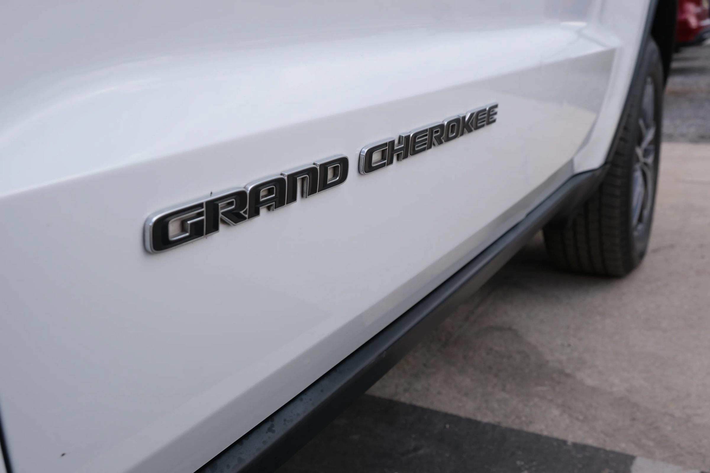 Used 2017 Jeep Grand Cherokee Limited w/ Trailer Tow Group IV RWD image 14