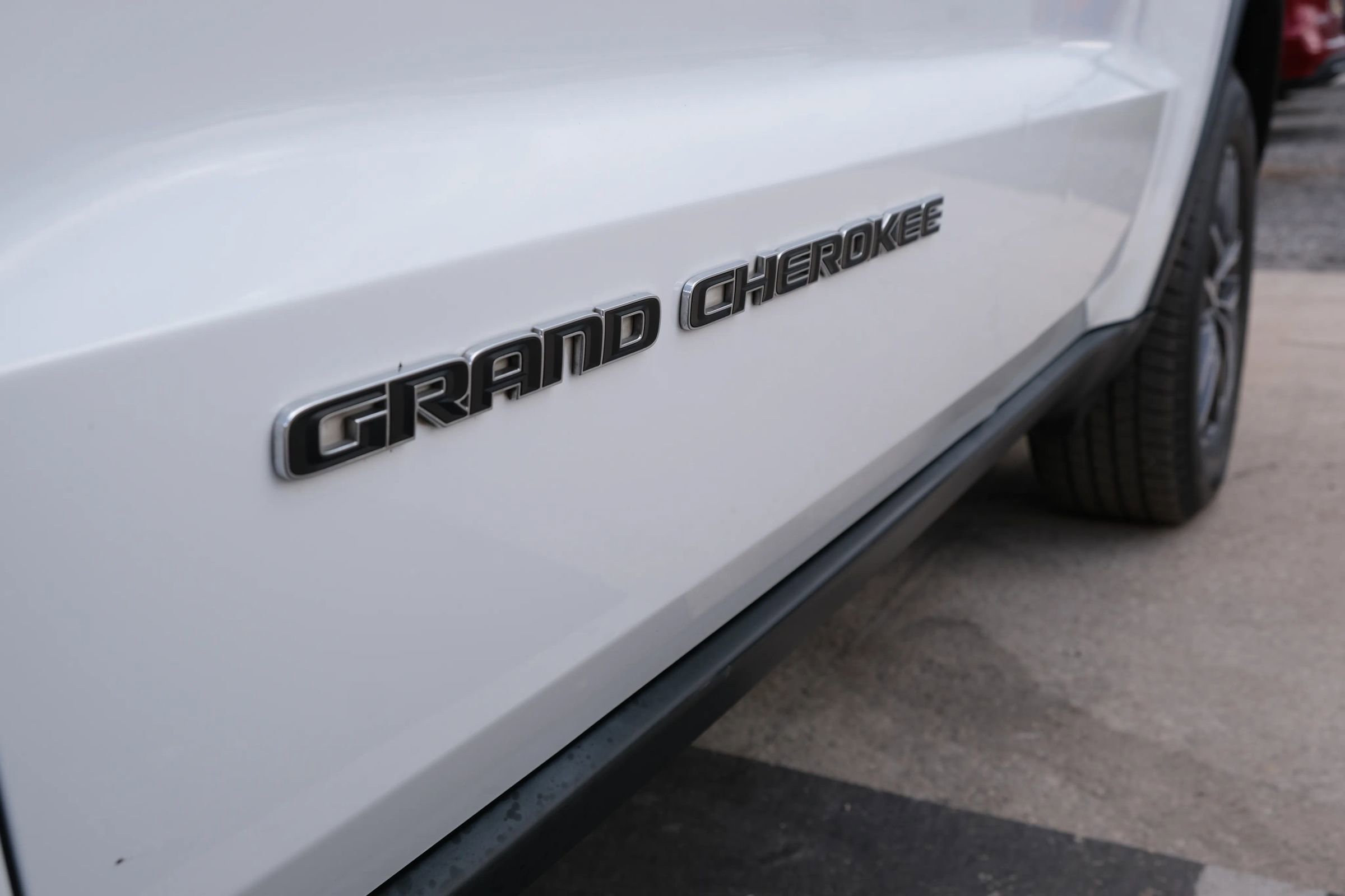 Used 2017 Jeep Grand Cherokee Limited w/ Trailer Tow Group IV RWD image 14