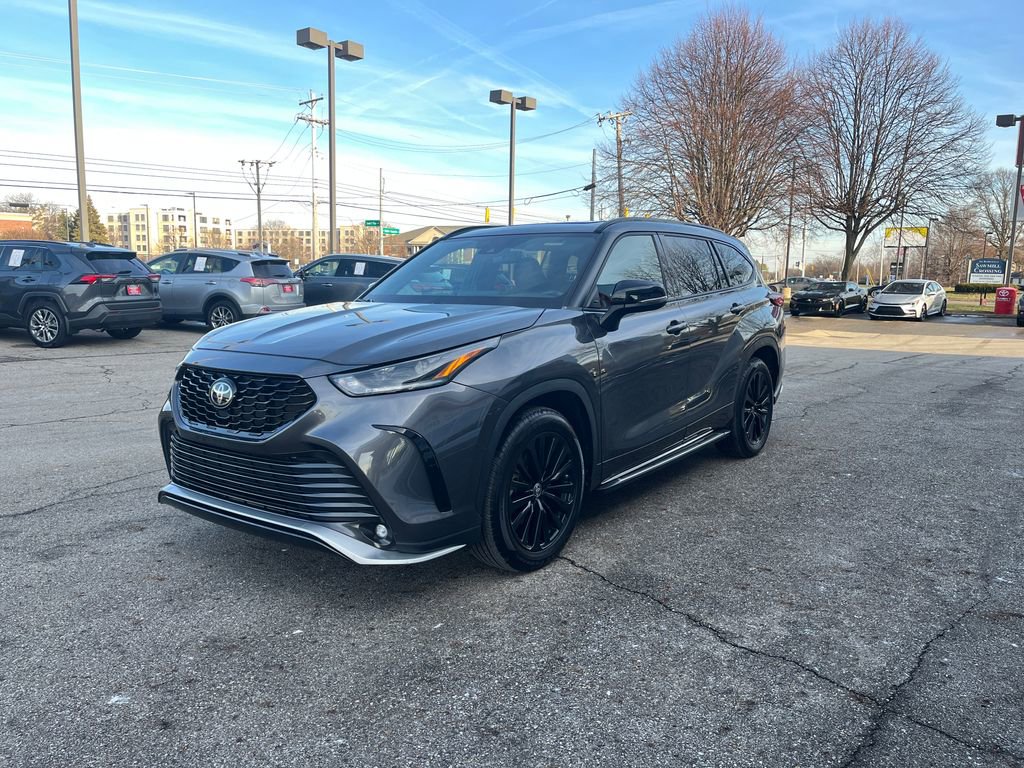 Used 2023 Toyota Highlander XSE image 2