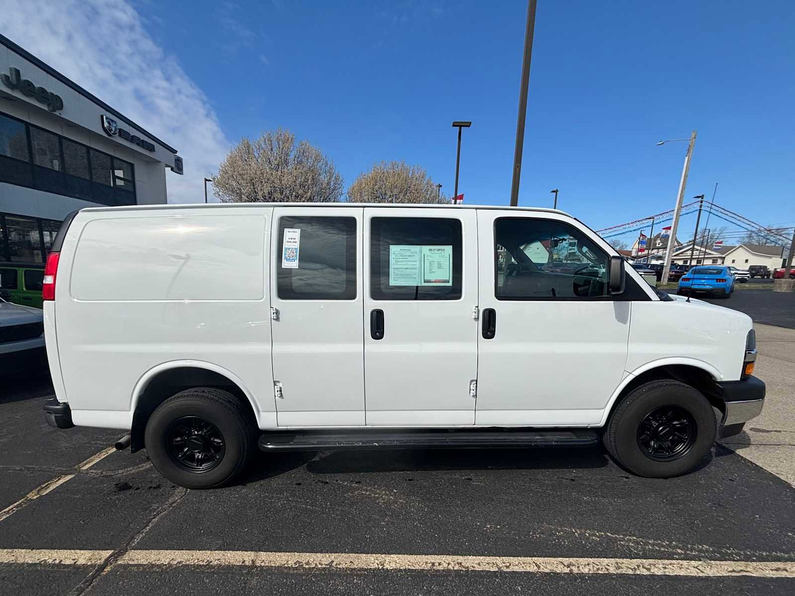 Used 2022 Chevrolet Express 2500 w/ Driver Convenience Package RWD image 8
