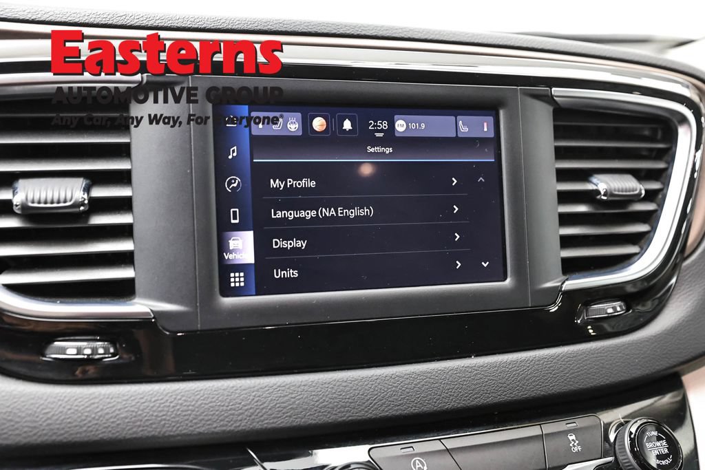 Used 2023 Chrysler Voyager LX FWD image 19