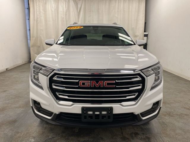 Used 2022 GMC Terrain SLT w/ Infotainment Package II AWD/4WD image 2