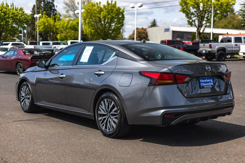 Used 2024 Nissan Altima 2.5 SV FWD image 11
