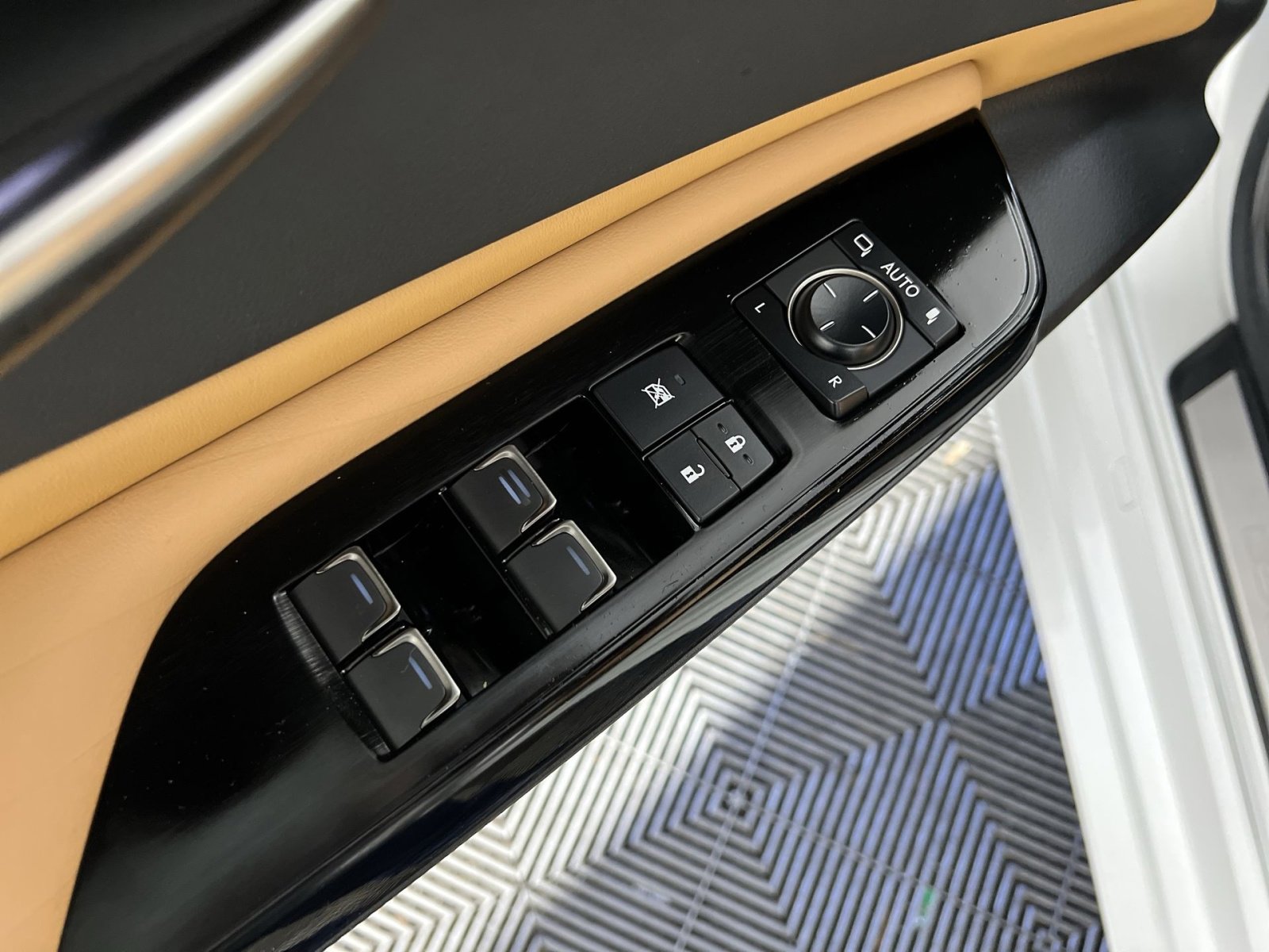 Used 2022 Lexus ES 350 Ultra Luxury image 15