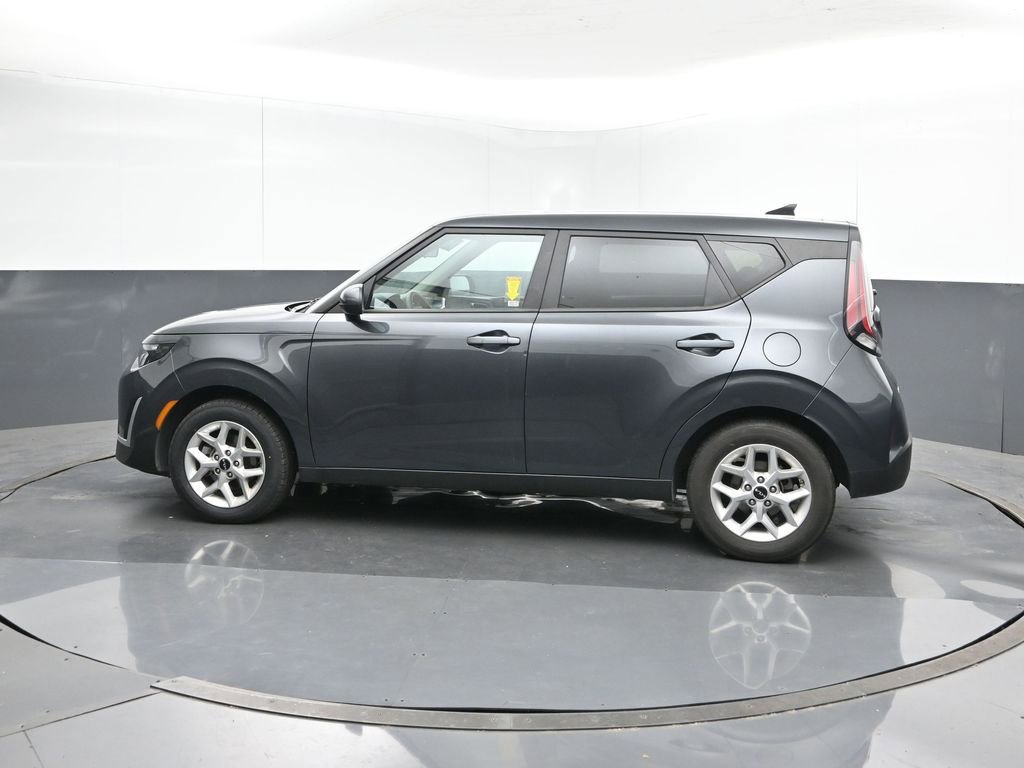 Used 2025 Kia Soul LX w/ LX Technology Package image 3