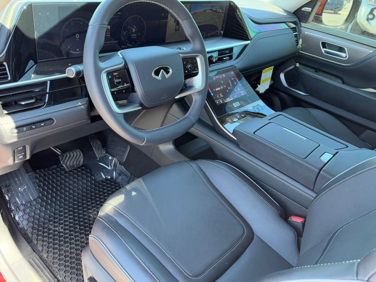 Certified 2025 INFINITI QX80 Luxe image 16