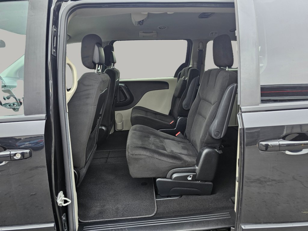 Used 2016 Dodge Grand Caravan SE w/ Quick Order Package 29E SE image 21