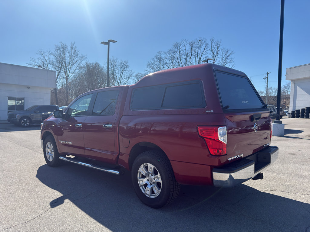 Used 2018 Nissan Titan SV image 3