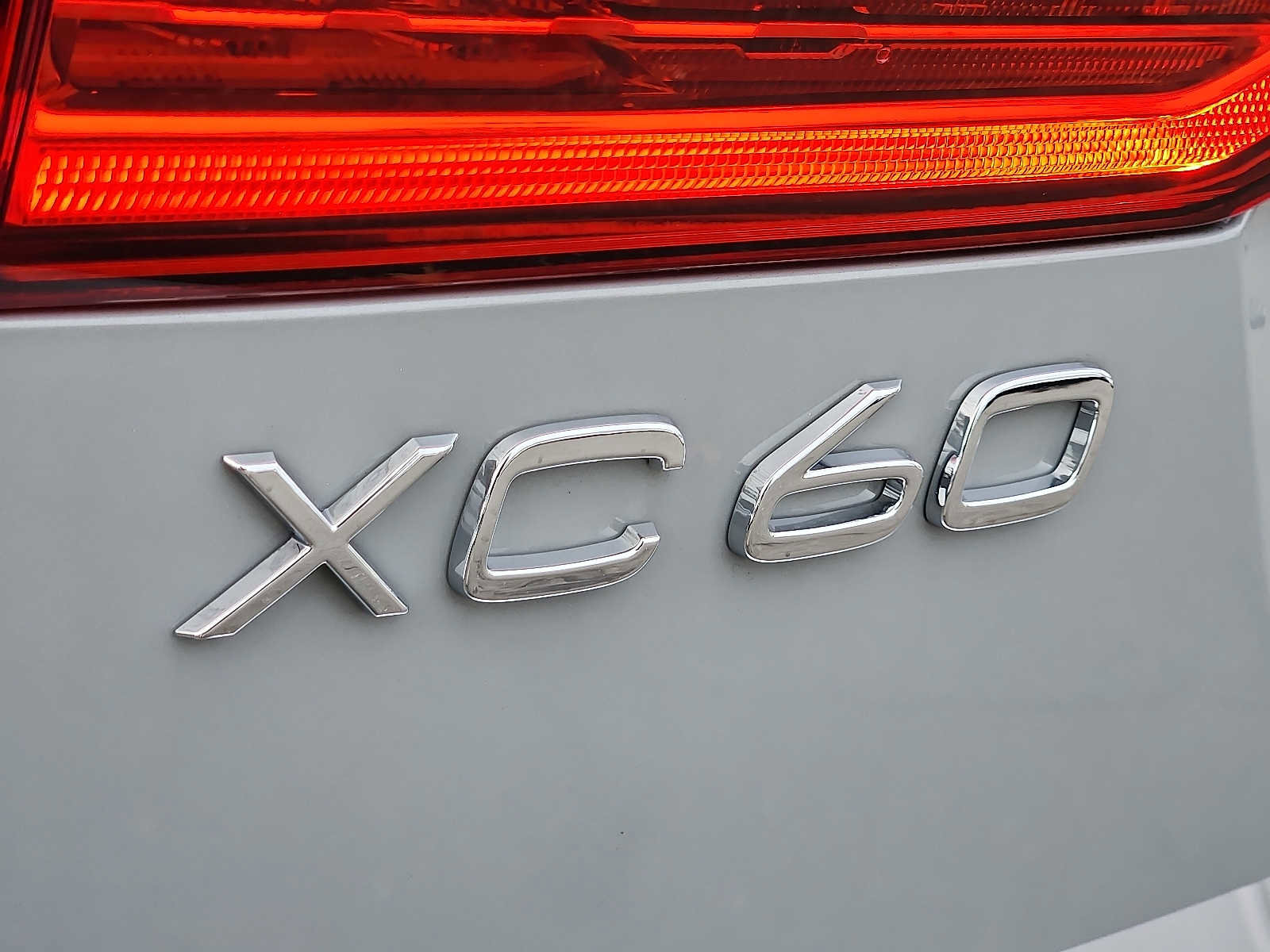 Used 2025 Volvo XC60 T8 Plus w/ Protection Package Premier image 28