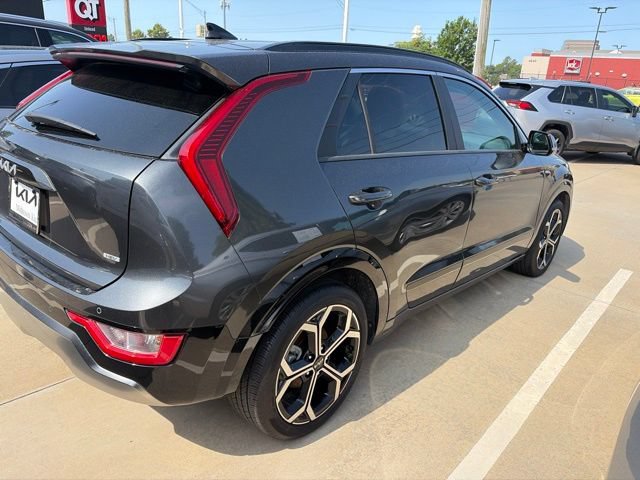 Certified 2025 Kia Niro EX Touring FWD image 2