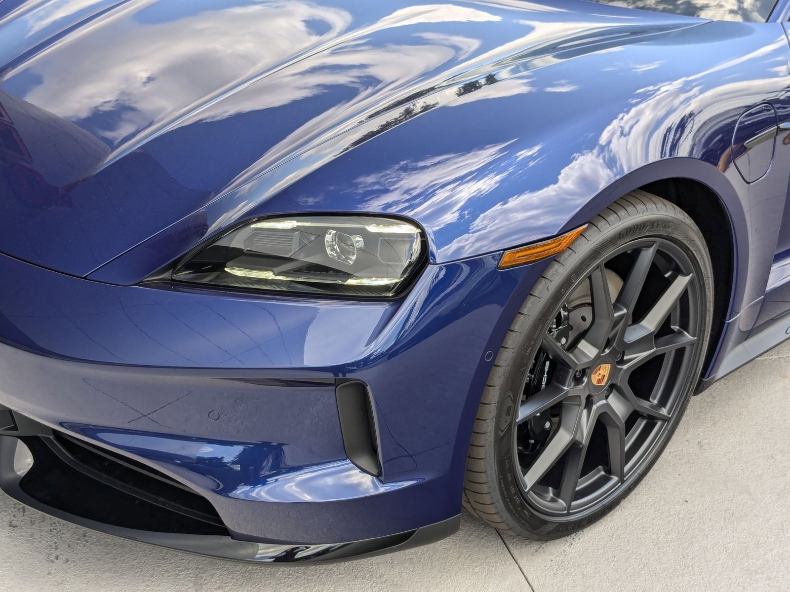 New 2025 Porsche Taycan GTS image 12