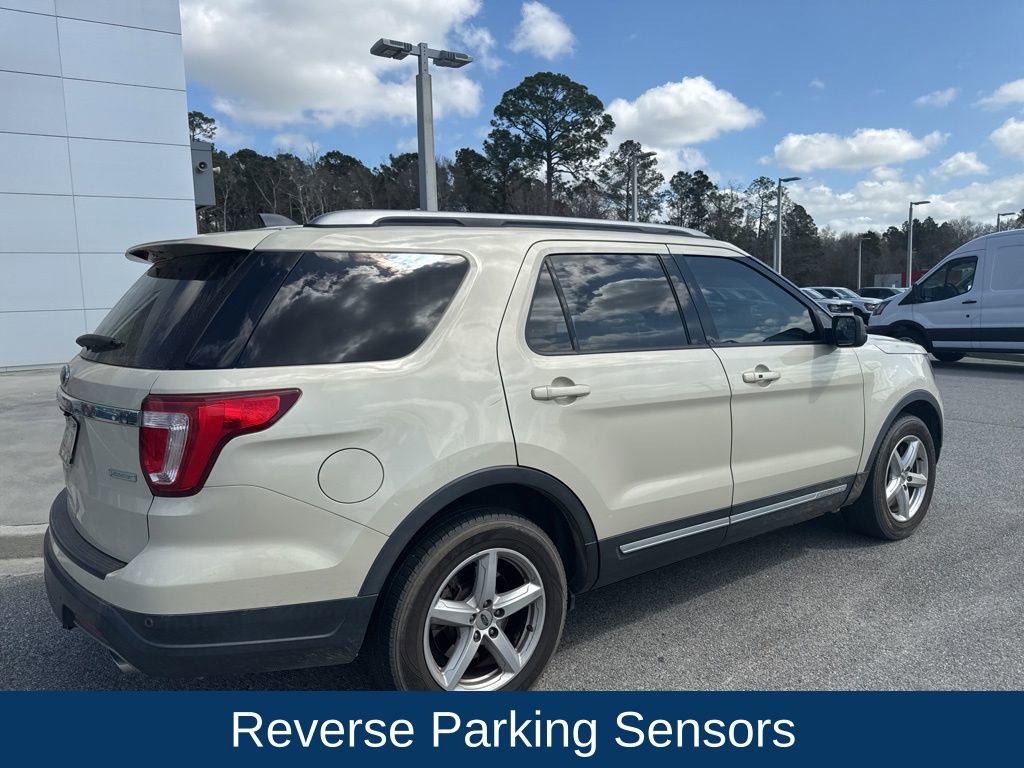 Used 2018 Ford Explorer XLT image 5