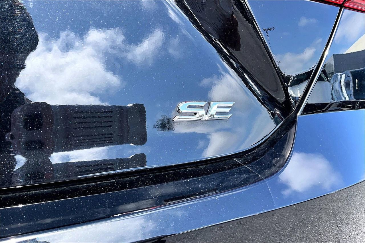 Used 2025 Toyota Camry SE image 21