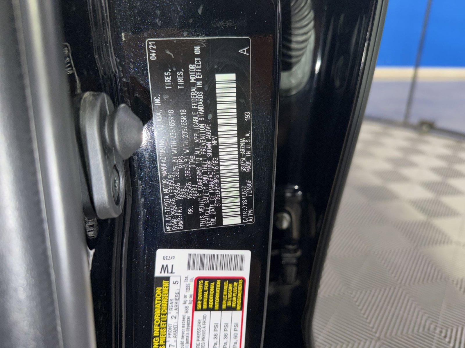 Used 2021 Toyota Highlander XLE AWD/4WD image 37