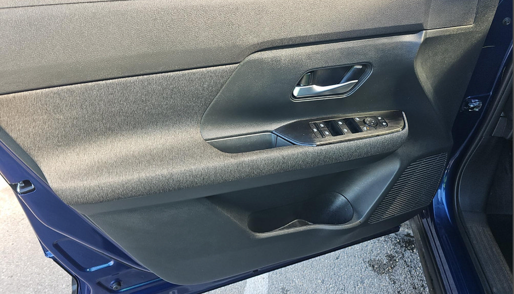 Used 2025 Nissan Kicks SV FWD image 13