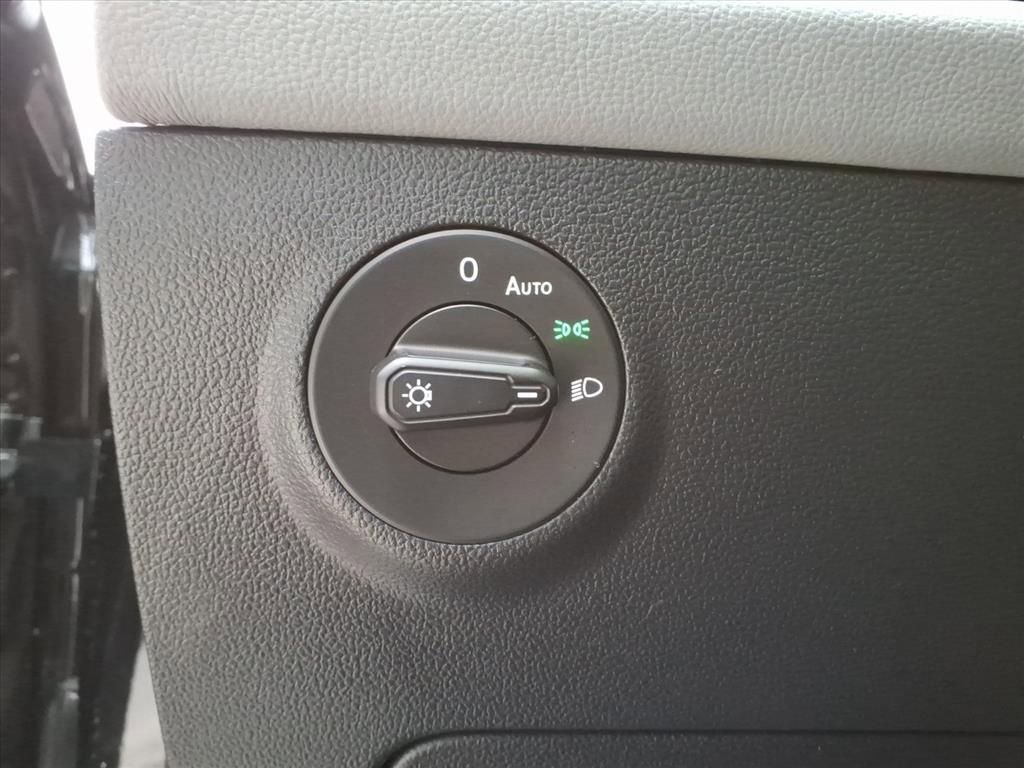 Used 2022 Volkswagen Taos SE w/ Panoramic Sunroof Package image 15