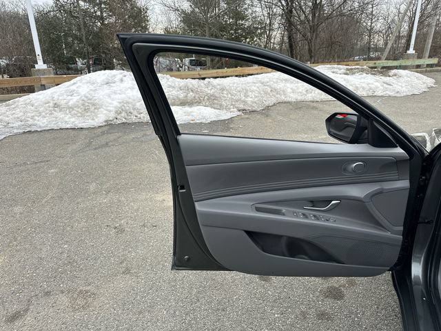 Used 2025 Hyundai Elantra SEL FWD image 27