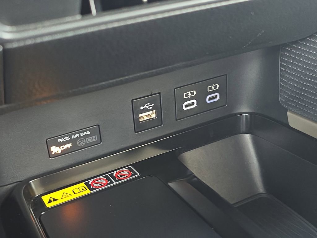 Used 2025 Toyota Camry SE image 31