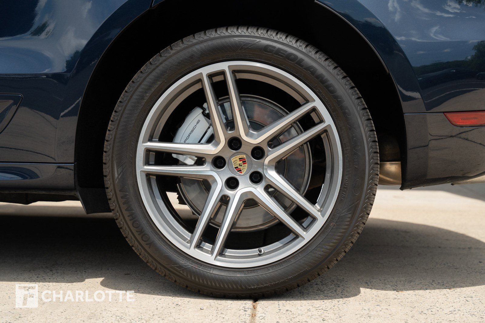 Used 2021 Porsche Macan Turbo AWD/4WD image 9