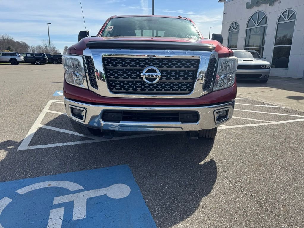 Used 2017 Nissan Titan SV RWD image 4