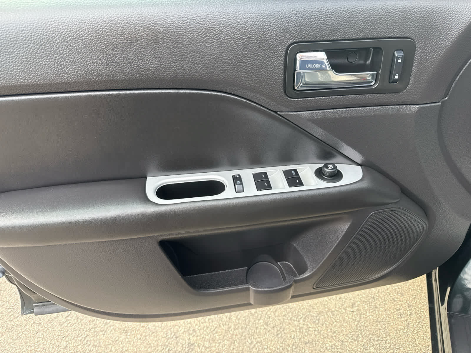 Used 2010 Mercury Milan Premier FWD image 9