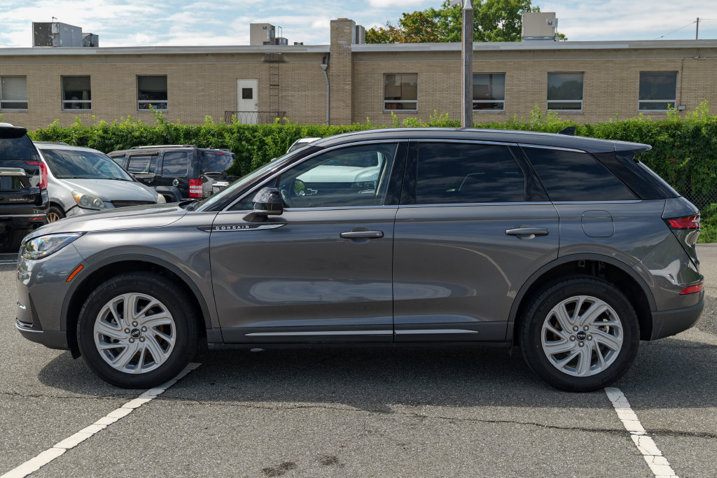 Used 2023 Lincoln Corsair AWD image 4